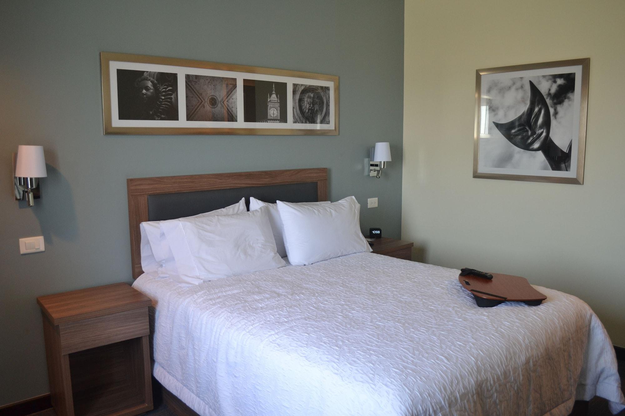 Hampton Inn & Suites By Hilton Salamanca Bajio Exteriér fotografie