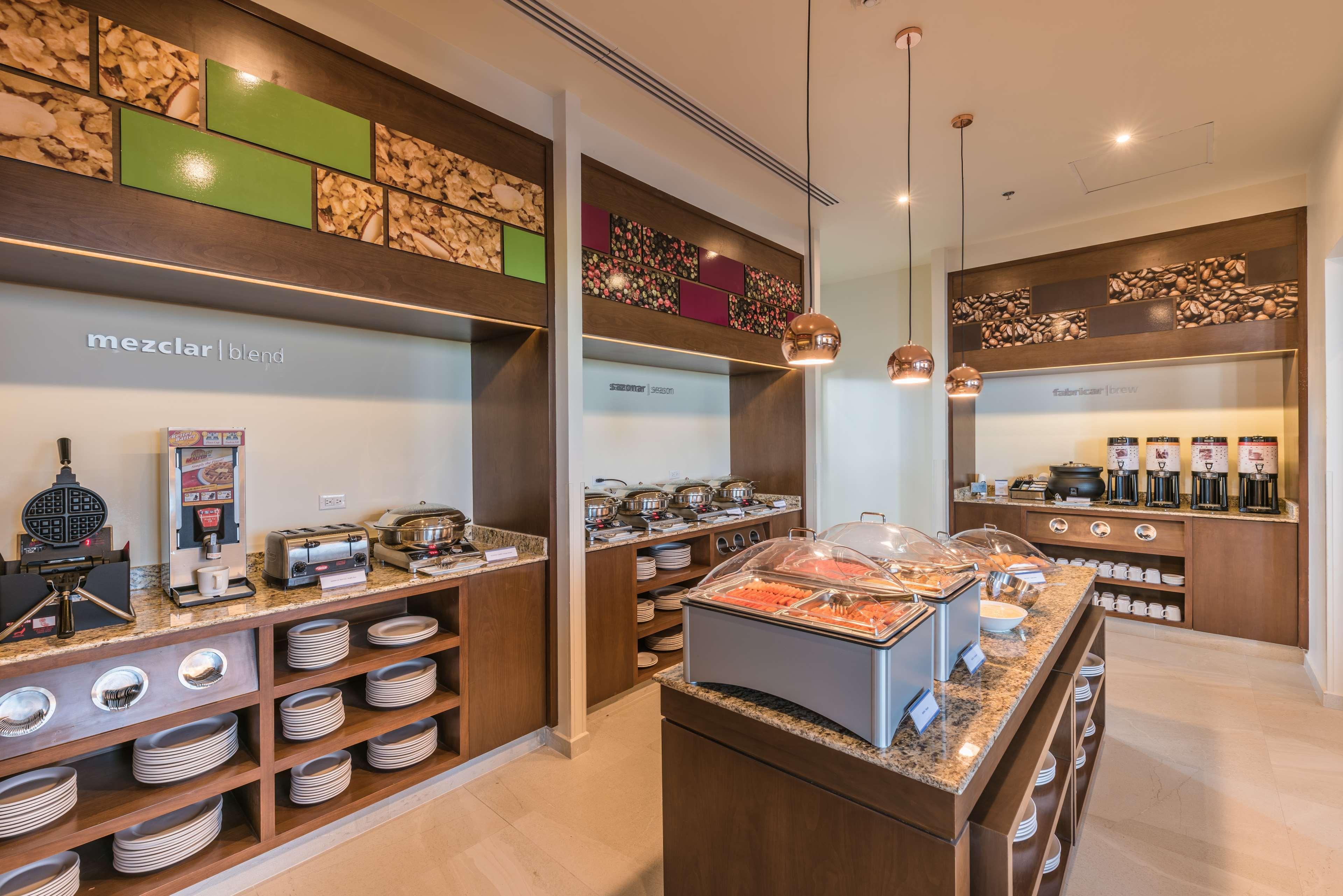 Hampton Inn & Suites By Hilton Salamanca Bajio Exteriér fotografie