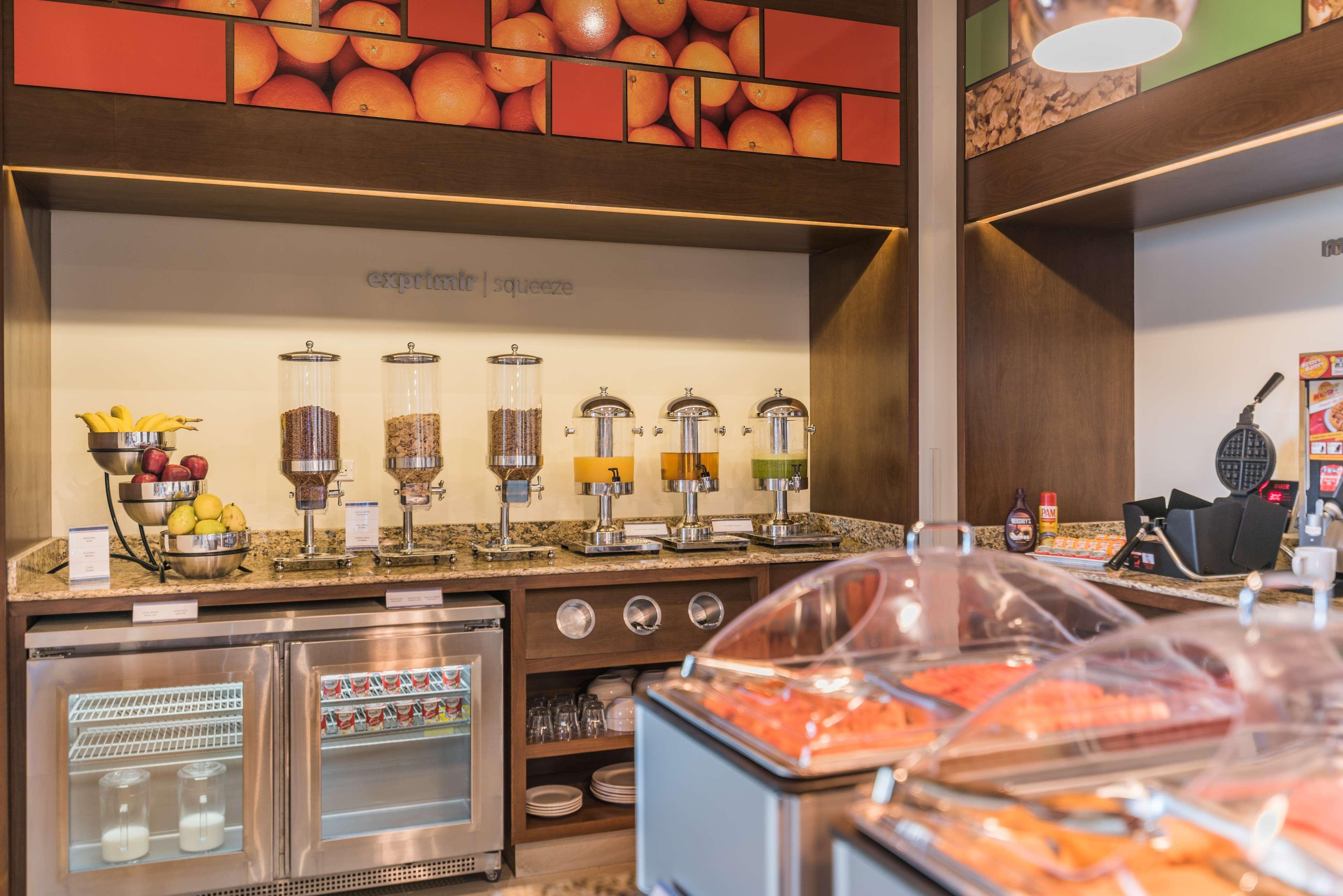 Hampton Inn & Suites By Hilton Salamanca Bajio Exteriér fotografie