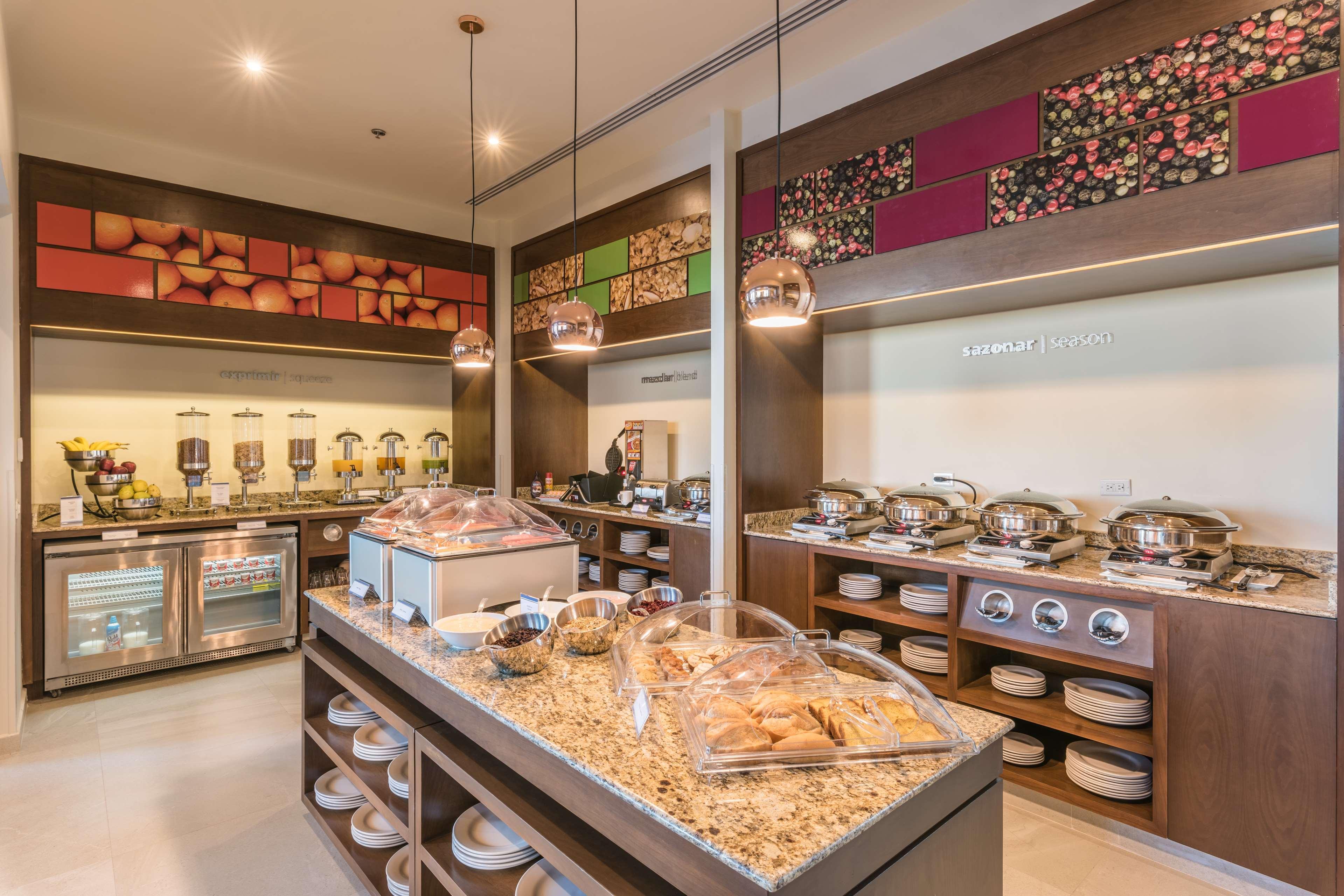 Hampton Inn & Suites By Hilton Salamanca Bajio Exteriér fotografie