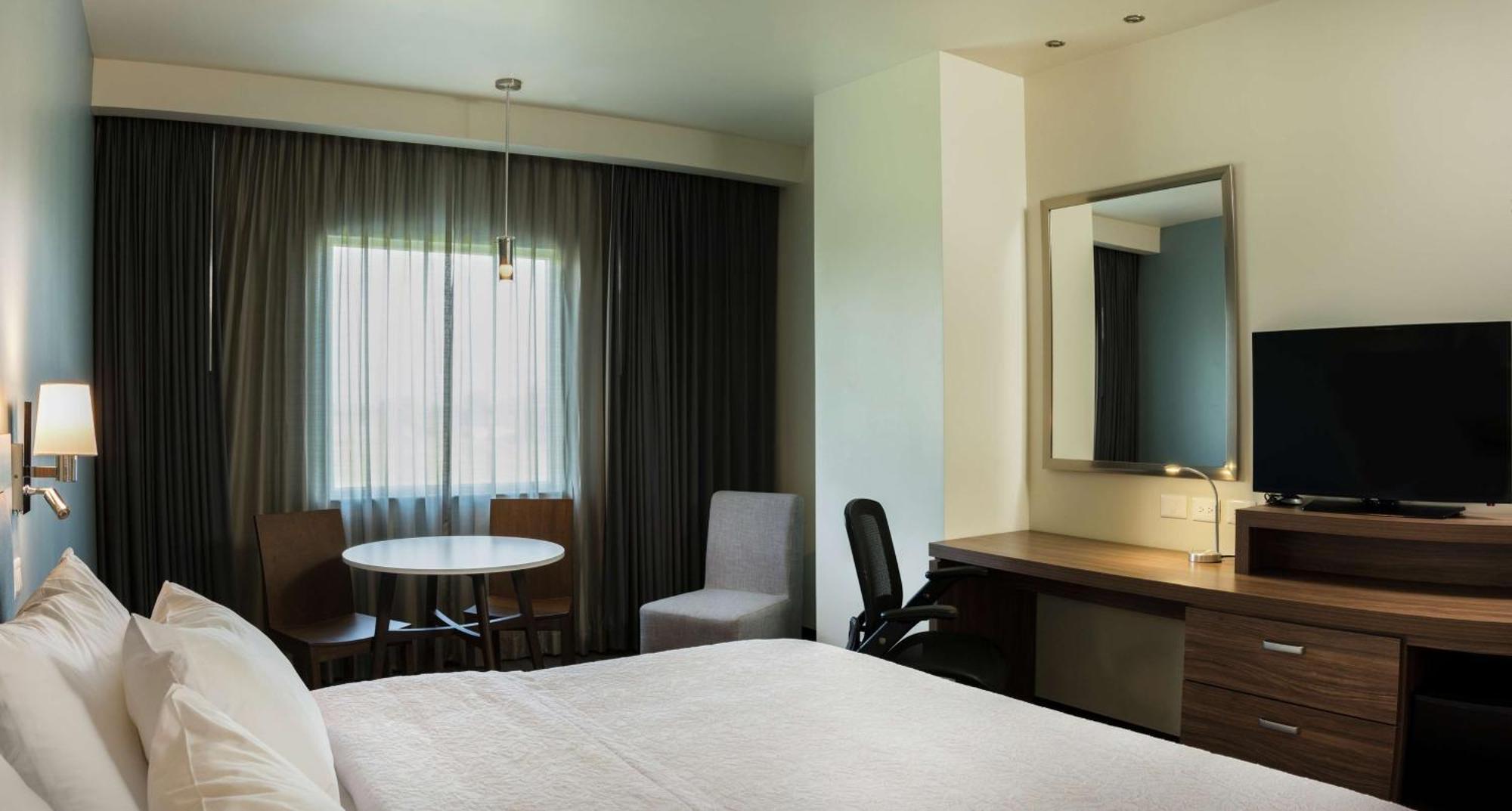 Hampton Inn & Suites By Hilton Salamanca Bajio Exteriér fotografie