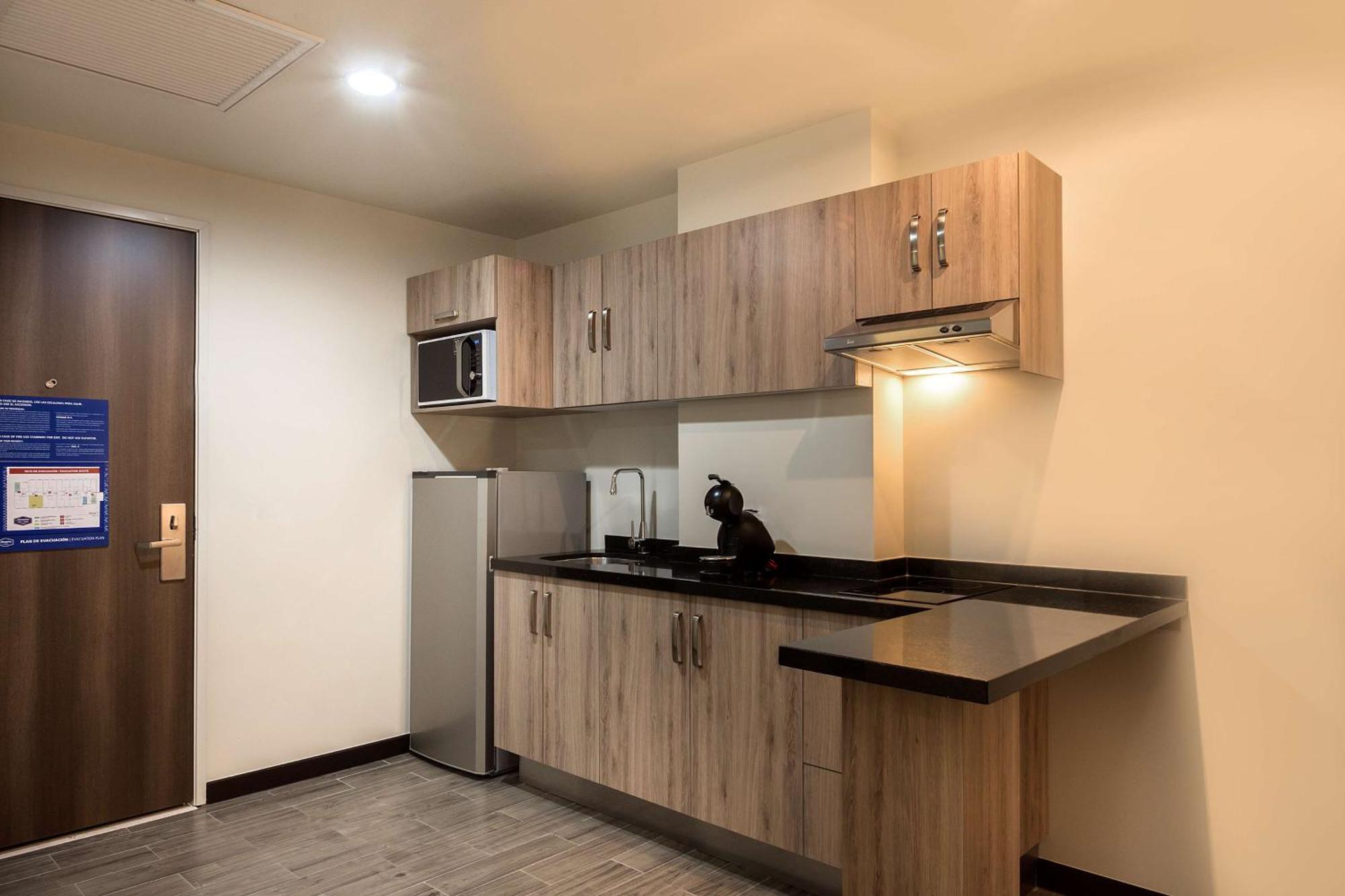 Hampton Inn & Suites By Hilton Salamanca Bajio Exteriér fotografie