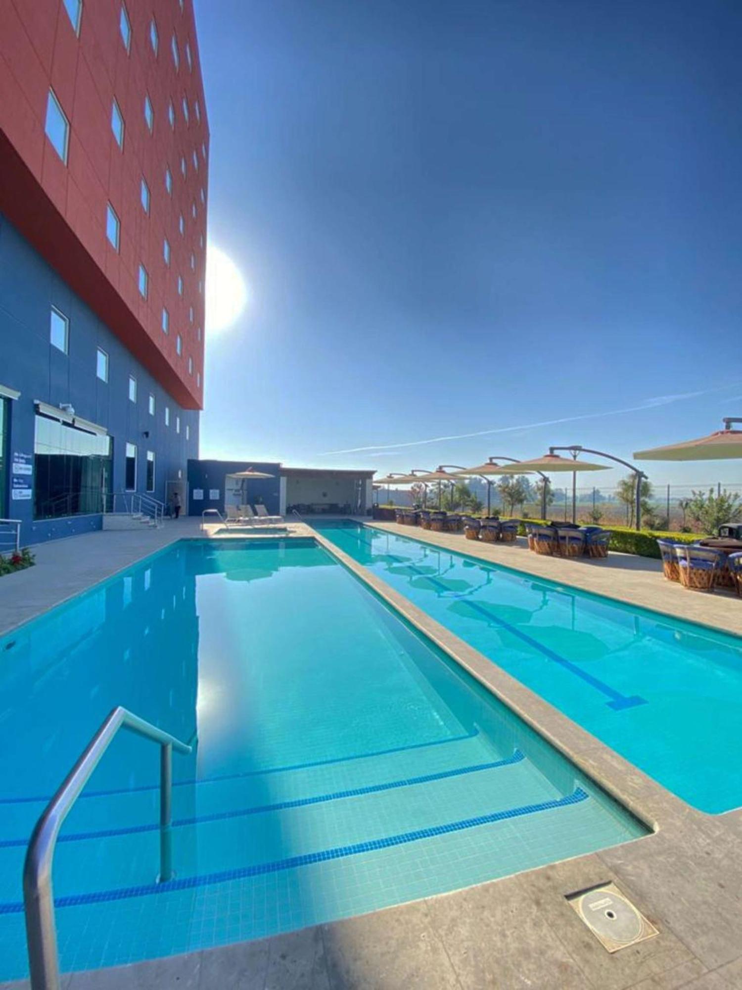 Hampton Inn & Suites By Hilton Salamanca Bajio Exteriér fotografie
